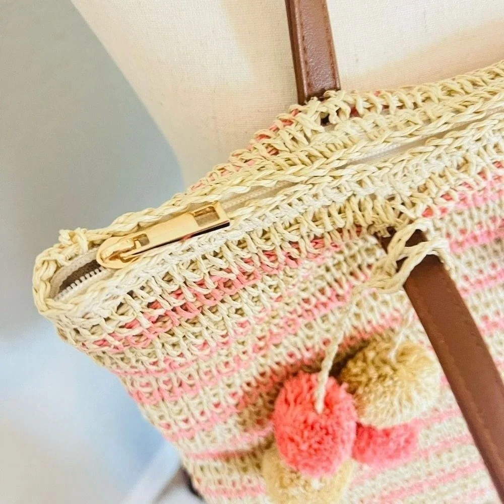 btb Los Angeles Lucy Tote, Straw Woven Pom Pom Vacation Beach‎ Bag, Natural, NWT